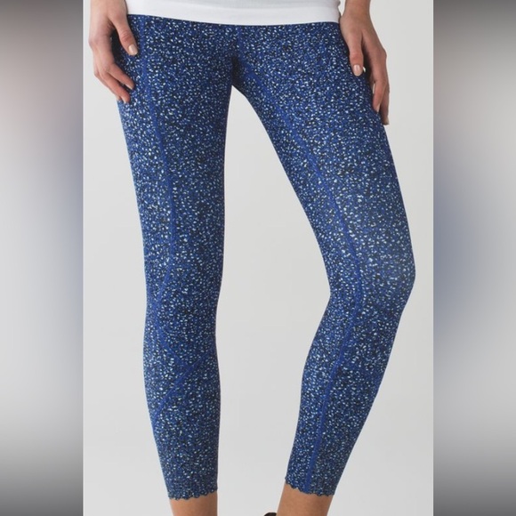 Lululemon RETIRED Tight Stuff Shadow Wrap Sapphire Blue/Black SZ 2 Running Gym - Picture 3 of 9